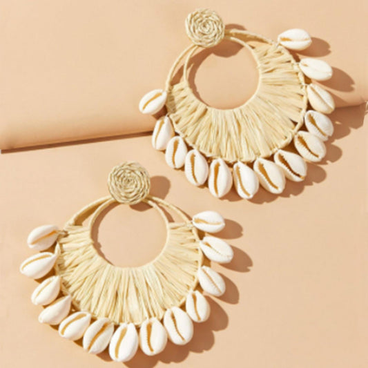 Seashell Raffia Round Earring